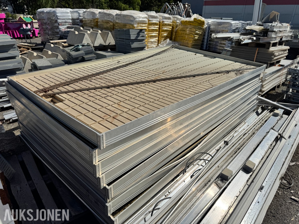 Drivhus 80 m2 7,7x11,2 meter. Blomsterbord med undervanning