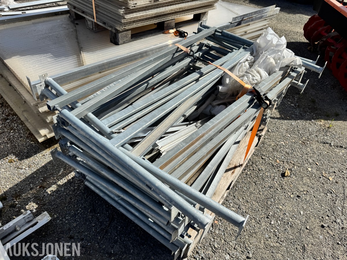 Drivhus 80 m2 7,7x11,2 meter. Blomsterbord med undervanning