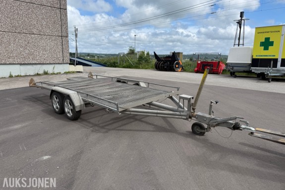 1994 Tredal tilhenger / biltransporthenger – 2000 kg totalvekt - Tippbart plan