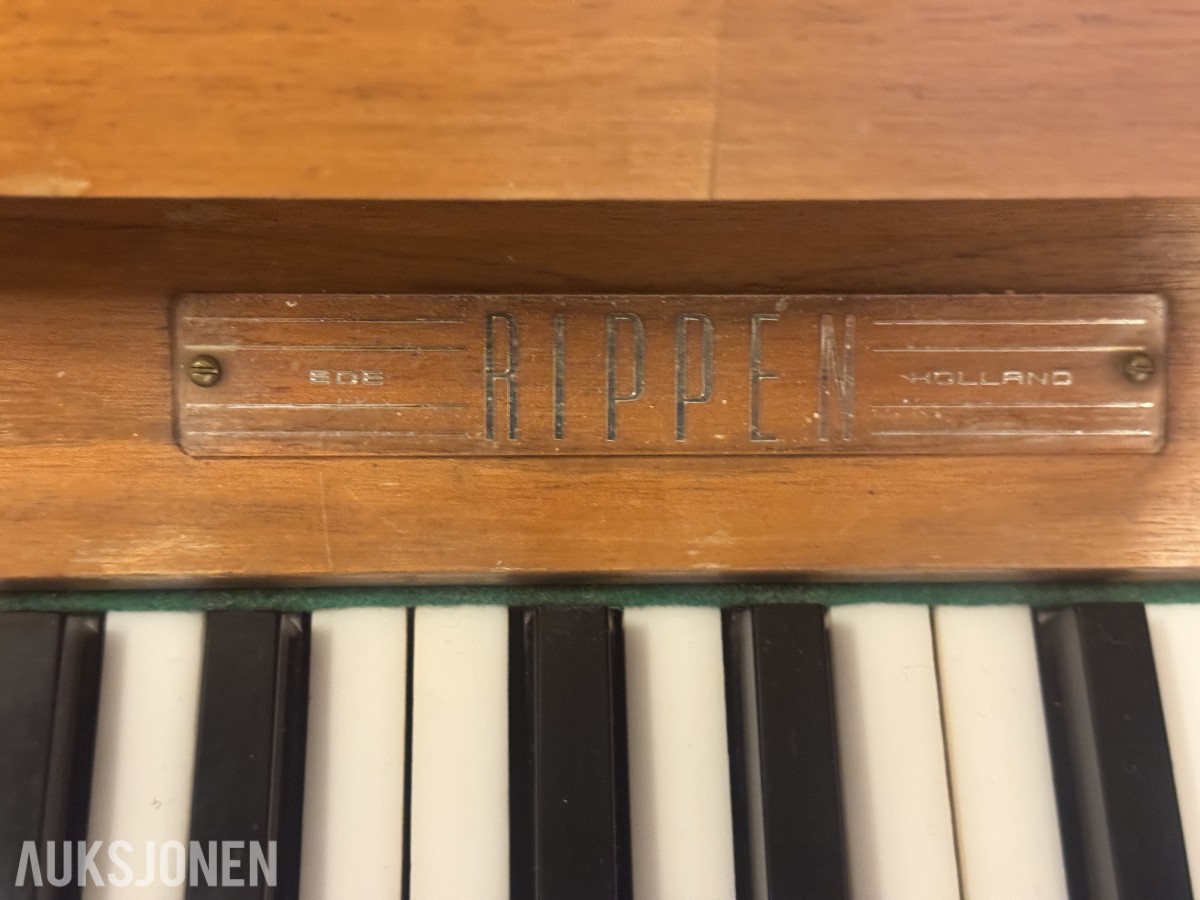 Rippen Piano