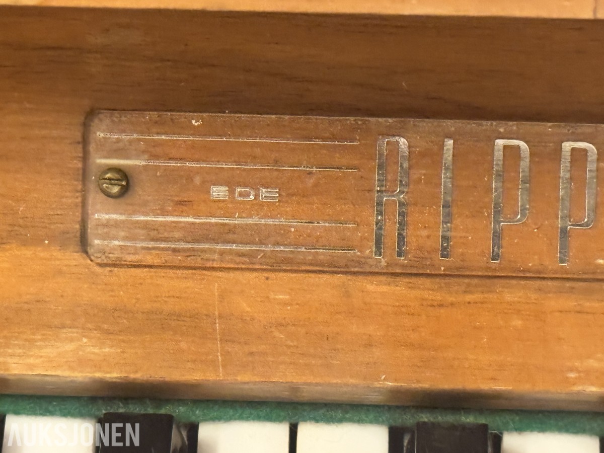 Rippen Piano