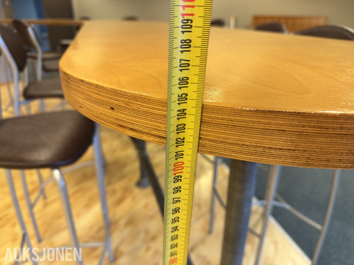 Komplett bar-sett — kurvet industri-barbord + 11 stk barstoler