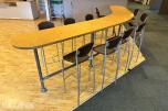 Komplett bar-sett — kurvet industri-barbord + 11 stk barstoler
