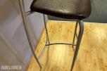 Komplett bar-sett — kurvet industri-barbord + 11 stk barstoler