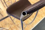 Komplett bar-sett — kurvet industri-barbord + 11 stk barstoler