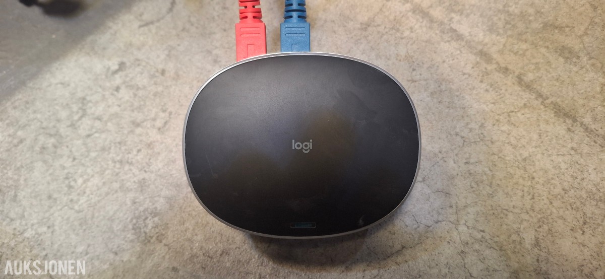 IT-utstyrsparti med skjermer, dockingstasjoner, Logitech Group og tilbehør