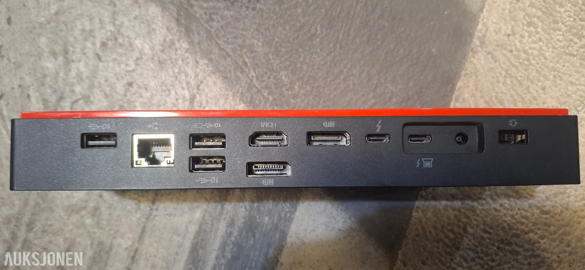 IT-utstyrsparti med skjermer, dockingstasjoner, Logitech Group og tilbehør