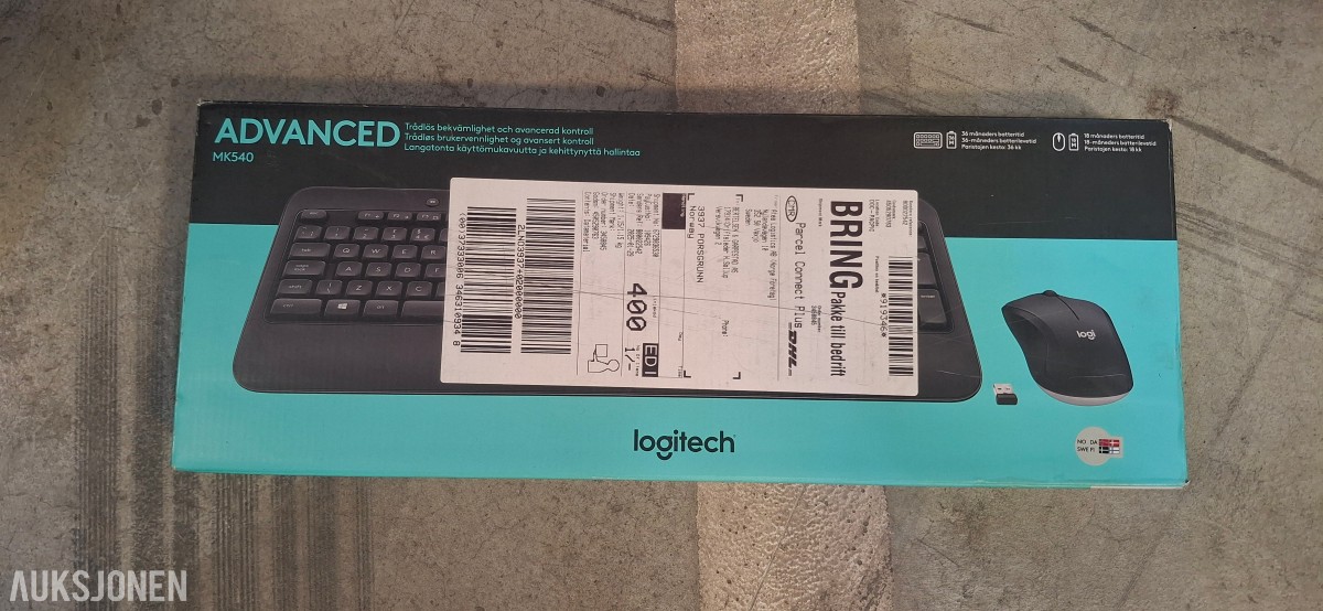 IT-utstyrsparti med skjermer, dockingstasjoner, Logitech Group og tilbehør