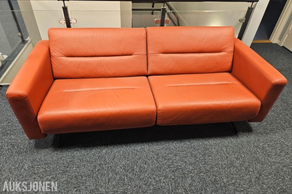 Skinnsofa - Cognac/oransje skinn - 2,5-seter - Metallben