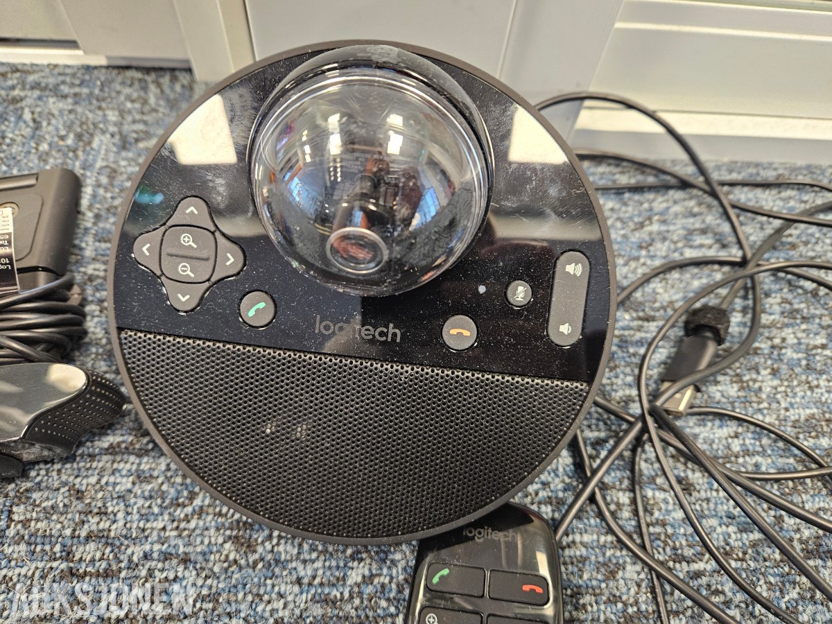 Logitech KCC-REM-DZL-V-U0029 konferansekamera med fjernkontroll og logitech webkamera