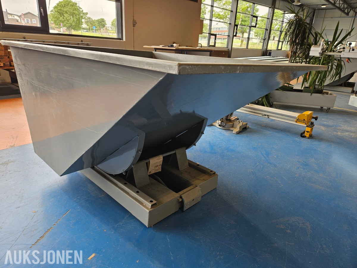2018 AJ tippcontainer 900L