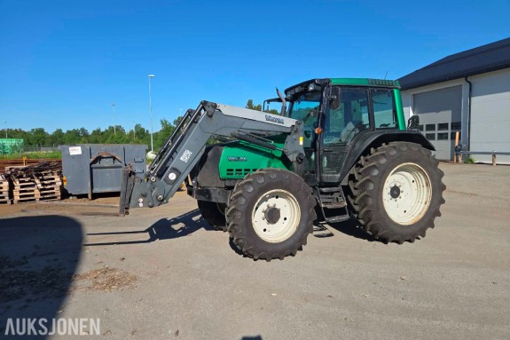 2007 Valtra 6850 med frontlaster, snøskuffe, grusskuffe, og pallegaffler - kun 3830 timer