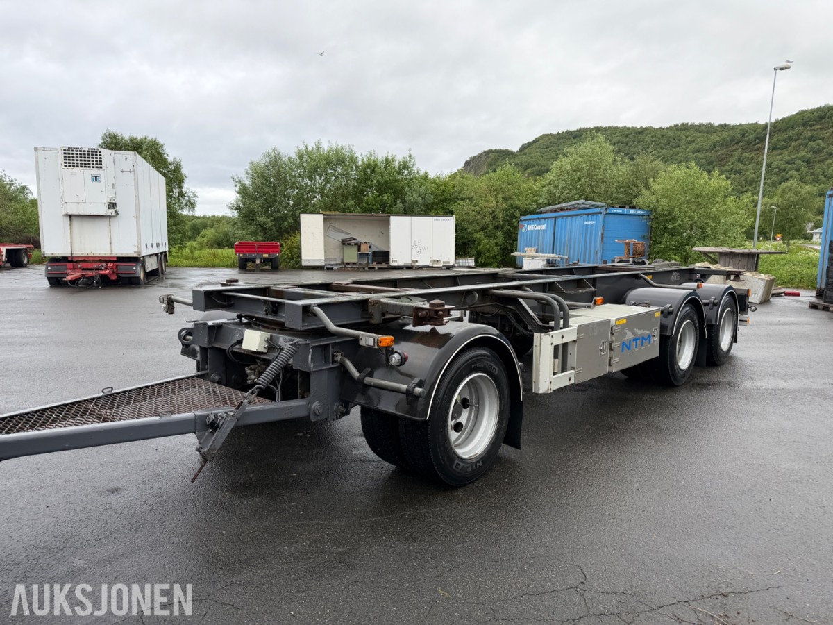 2010 NTM 3-akslet containerhenger - Brukt av kjøreskole