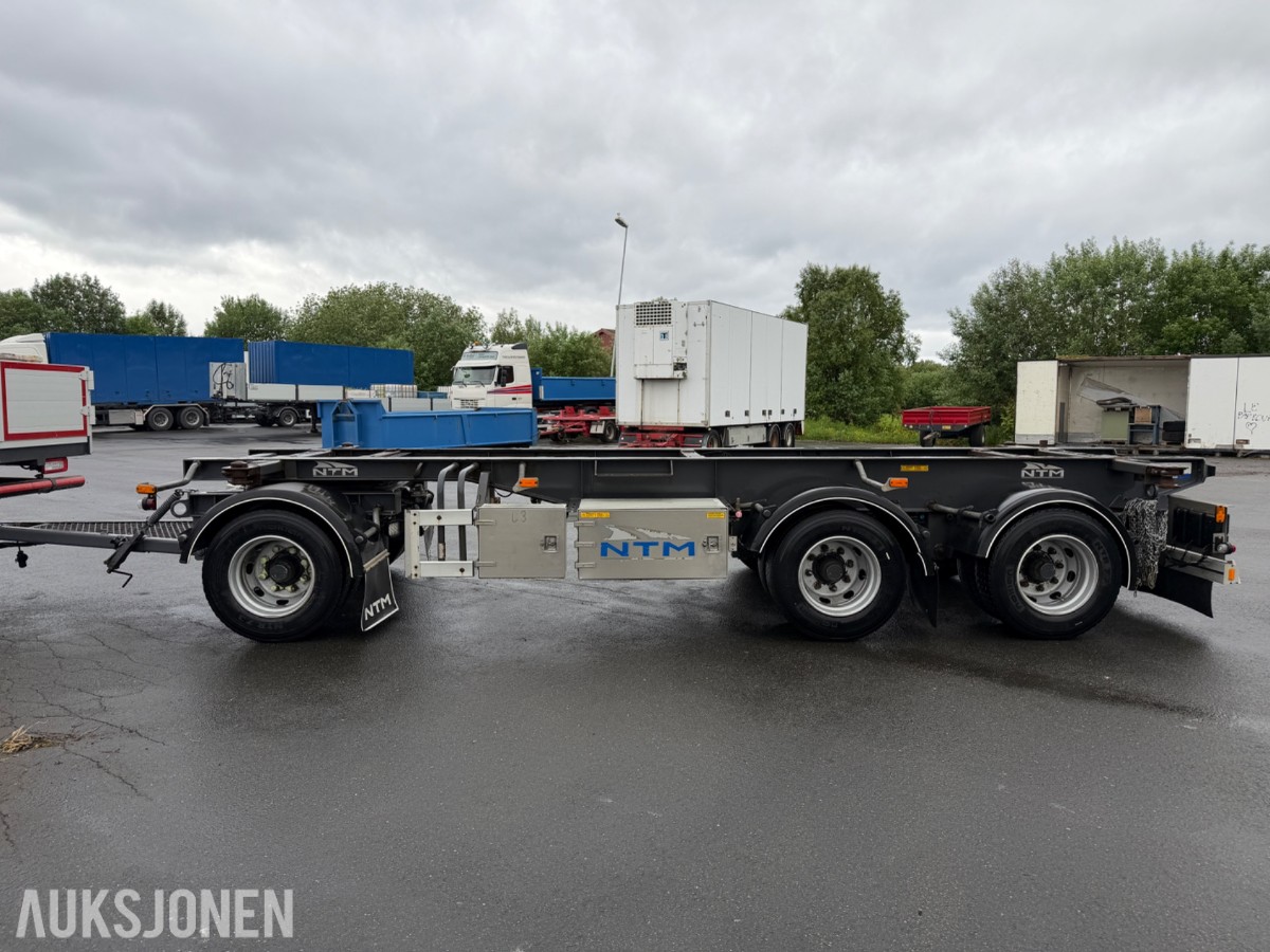 2010 NTM 3-akslet containerhenger - Brukt av kjøreskole
