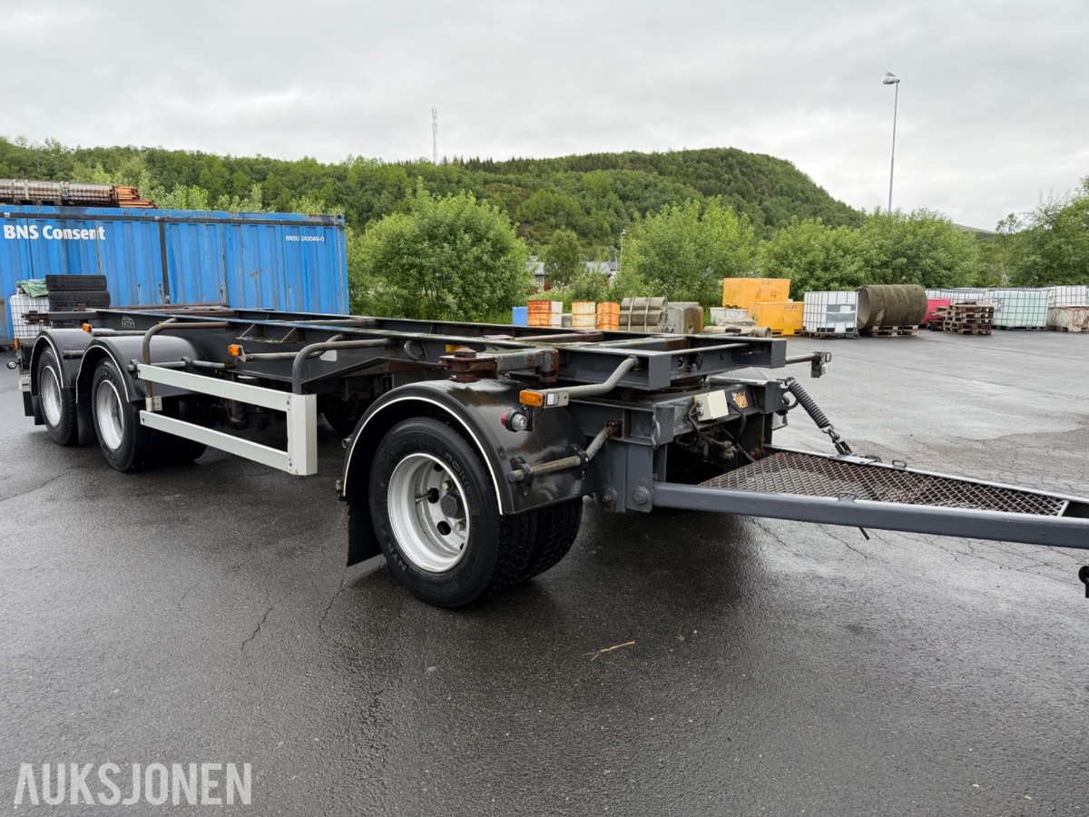 2010 NTM 3-akslet containerhenger - Brukt av kjøreskole
