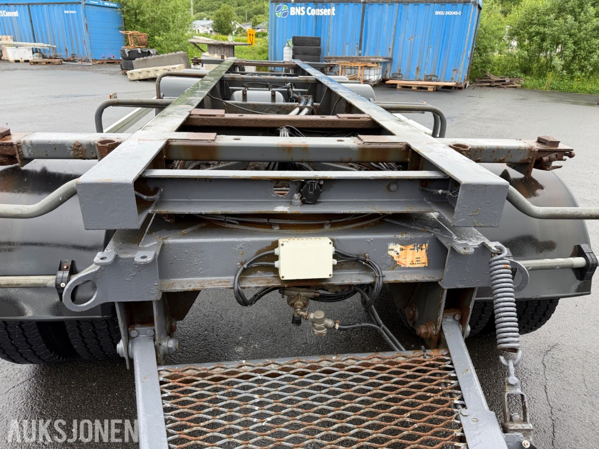 2010 NTM 3-akslet containerhenger - Brukt av kjøreskole