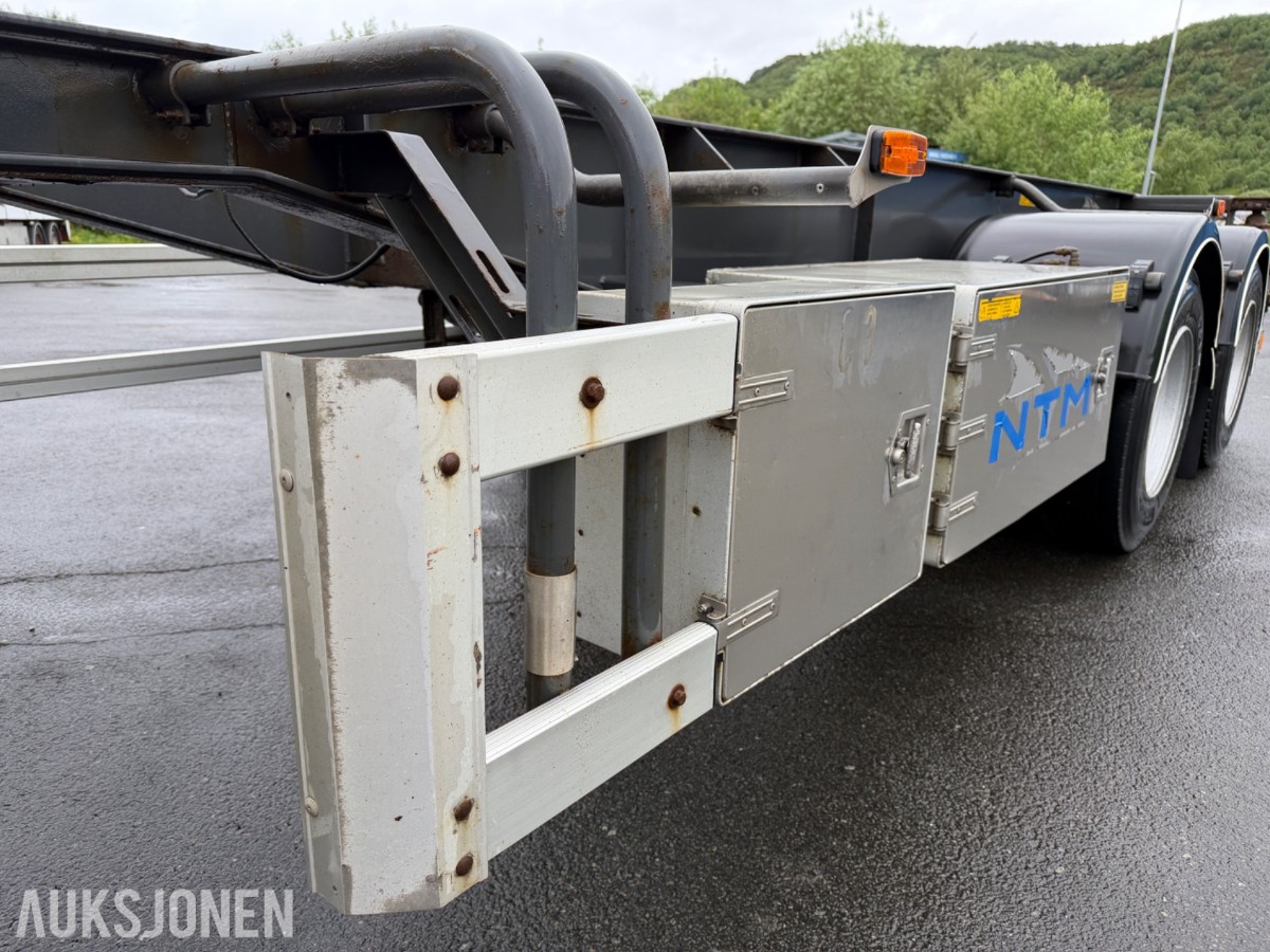 2010 NTM 3-akslet containerhenger - Brukt av kjøreskole