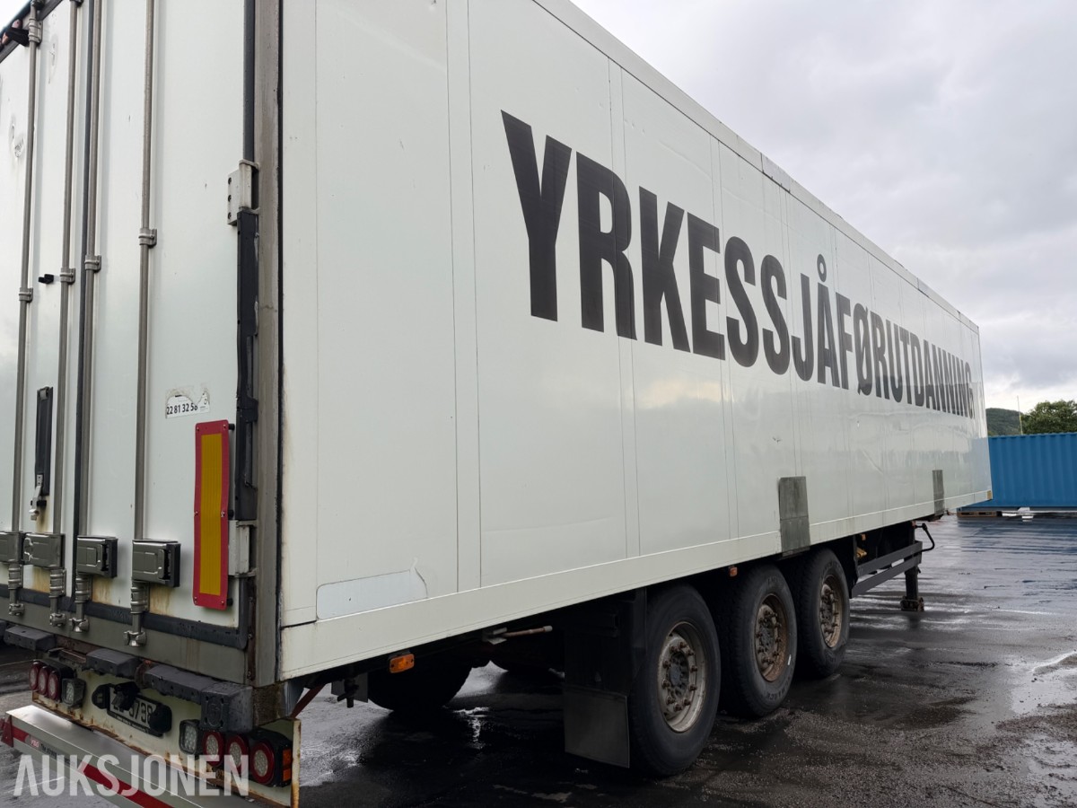 2006 Schmitz Cargobull frysetralle - brukt av kjøreskole