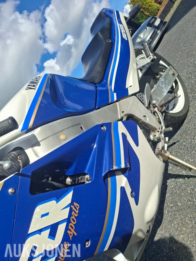 1987 Yamaha FZR 1000