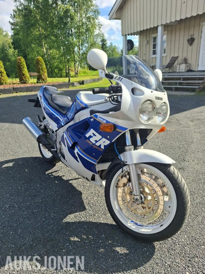 1987 Yamaha FZR 1000