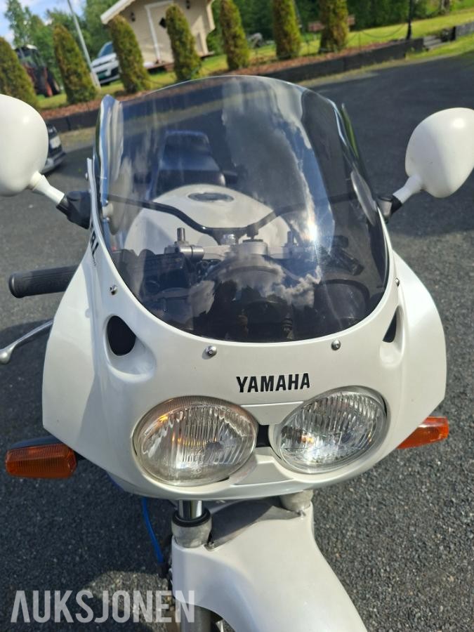1987 Yamaha FZR 1000