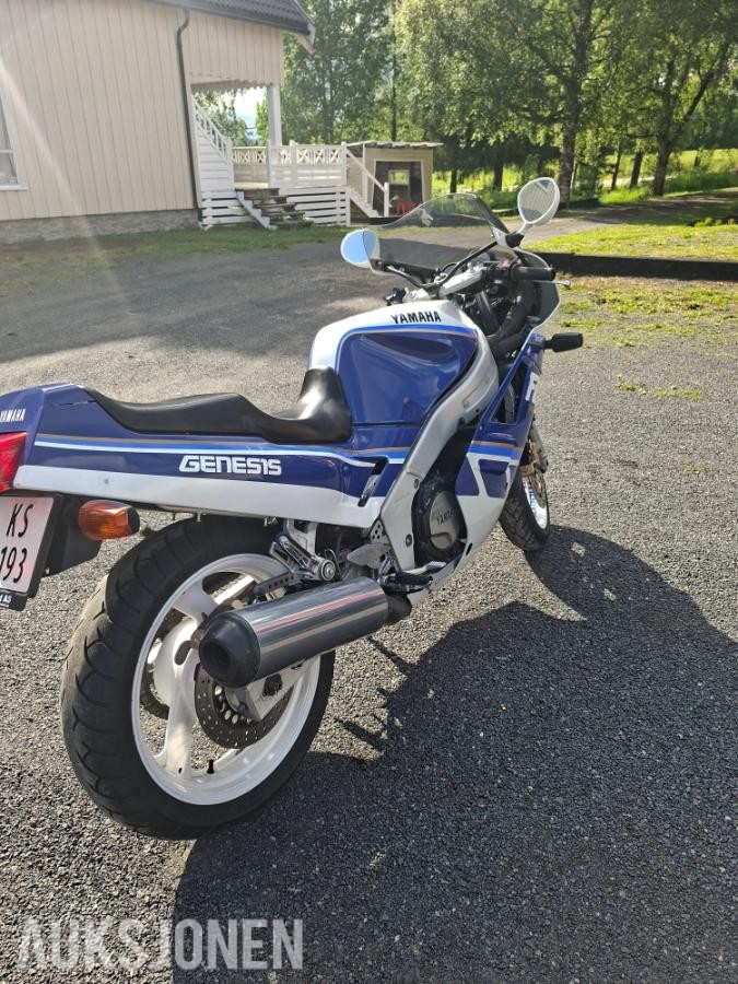 1987 Yamaha FZR 1000
