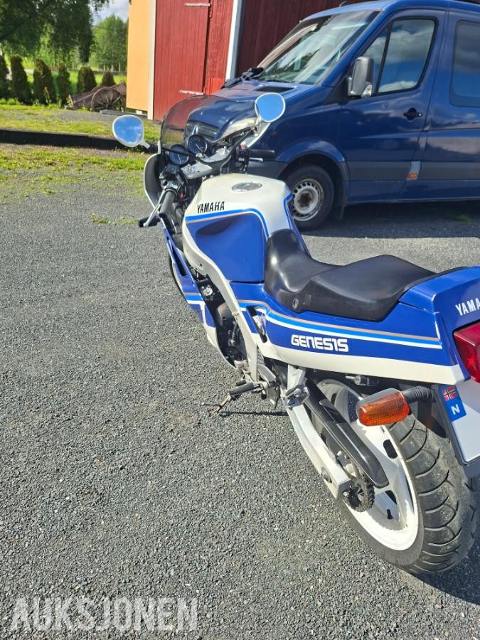 1987 Yamaha FZR 1000