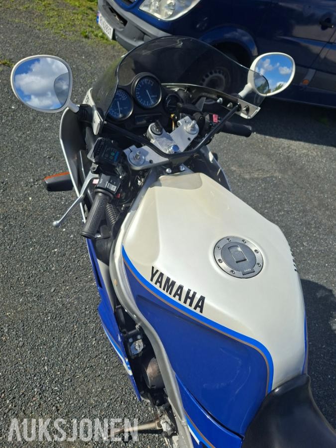 1987 Yamaha FZR 1000
