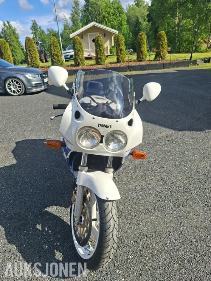 1987 Yamaha FZR 1000