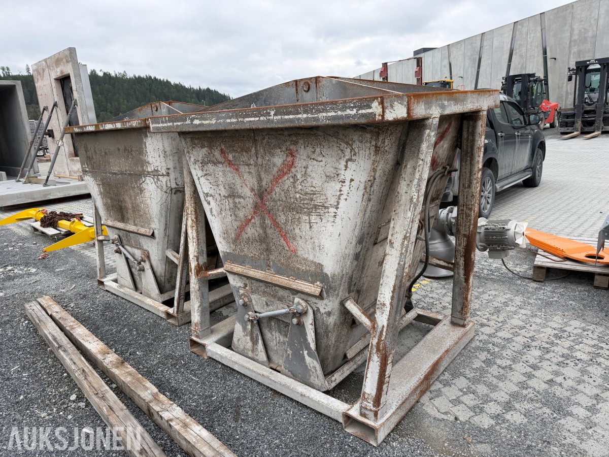 2 stk. Betongtobb selges samlet / Godt vedlikeholdt / Gått innendørs