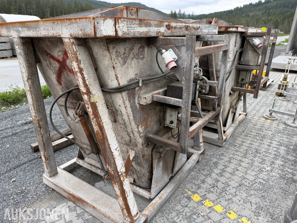 2 stk. Betongtobb selges samlet / Godt vedlikeholdt / Gått innendørs