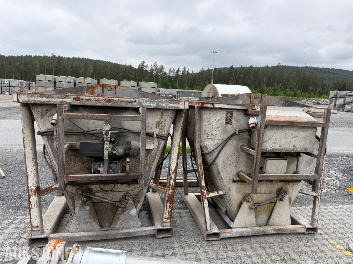 2 stk. Betongtobb selges samlet / Godt vedlikeholdt / Gått innendørs