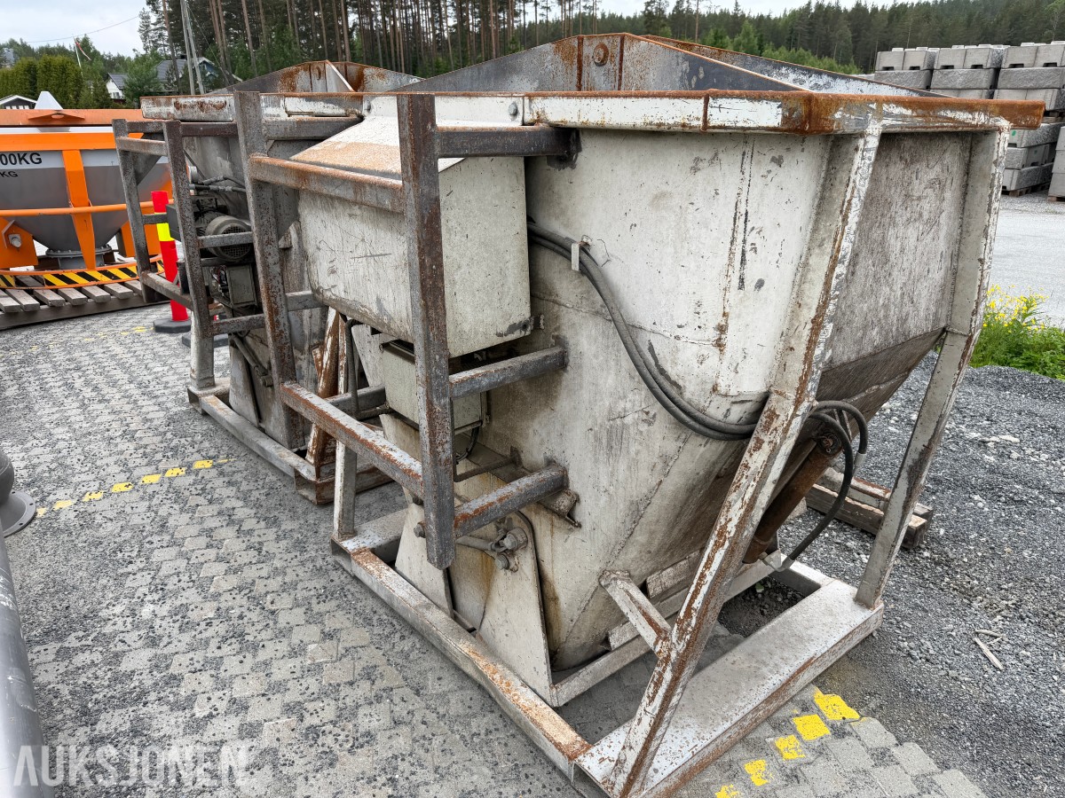 2 stk. Betongtobb selges samlet / Godt vedlikeholdt / Gått innendørs