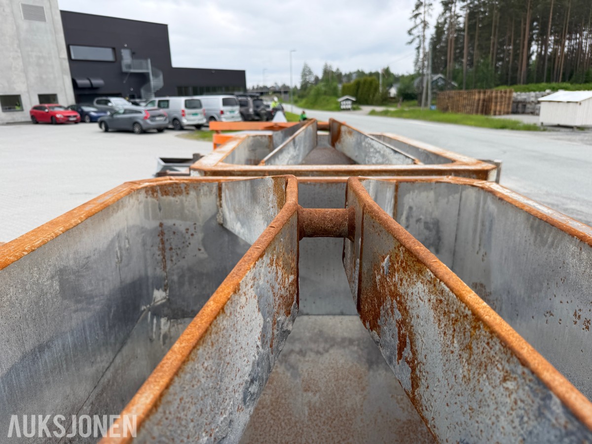 2 stk. Betongtobb selges samlet / Godt vedlikeholdt / Gått innendørs