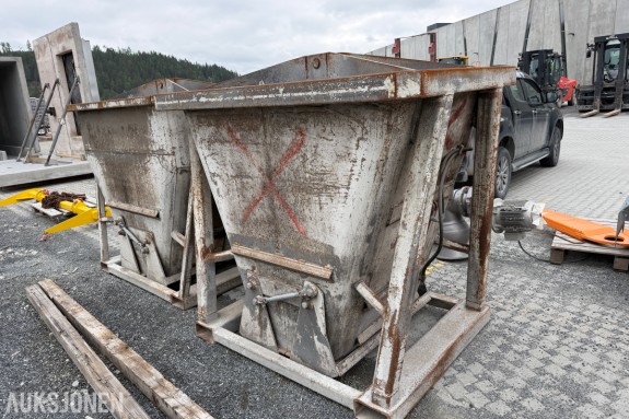 2 stk. Betongtobb selges samlet / Godt vedlikeholdt / Gått innendørs