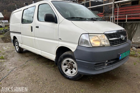 2011 Toyota HiAce 2.5 117hk  4WD  Comfortvegg takstativ 2x skyvedører hengerfeste 3 seter eu ok 03.2027 