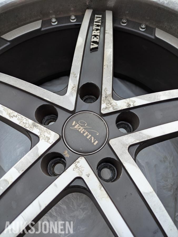 2026 Vertine felger, 19'' med Minerva dekk 225/35/19