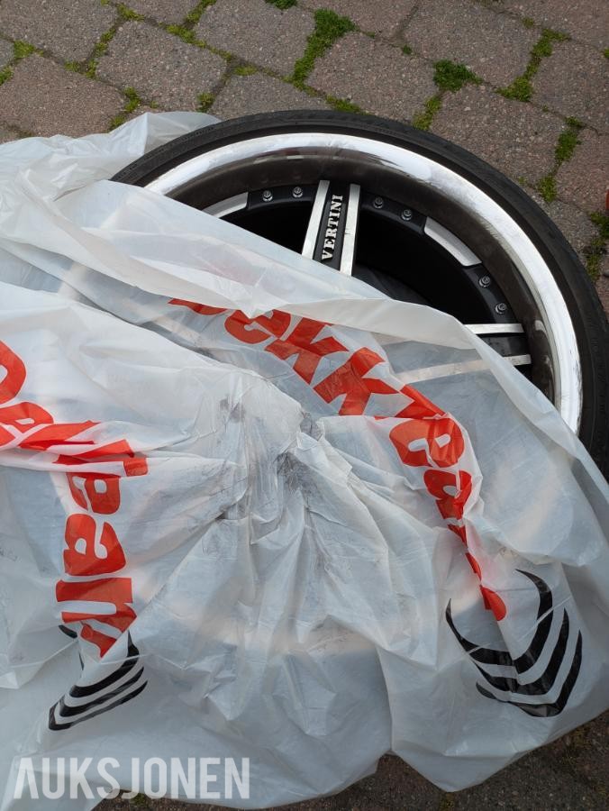 2026 Vertine felger, 19'' med Minerva dekk 225/35/19