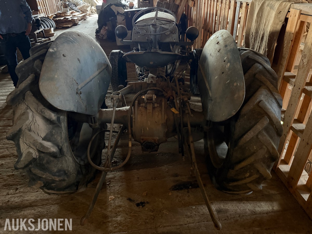 1952 Ferguson TE20 / Gråtass