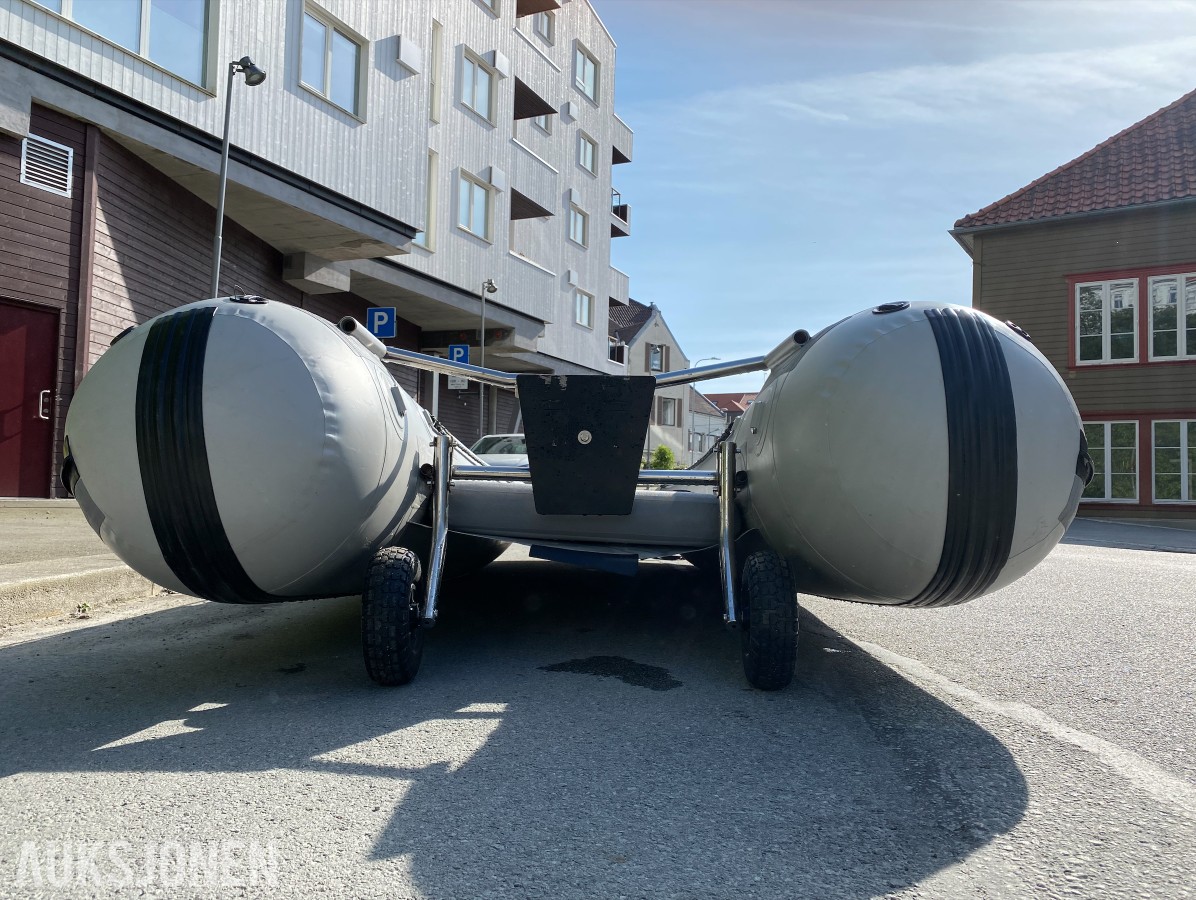 Takacat 420LX Ekspedisjons katamaran