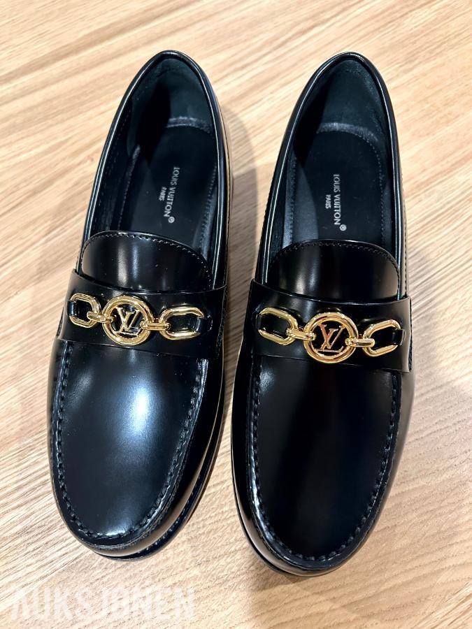 TOLLAUKSJON: Louis Vuitton "Chess Flat Loafer" damesko