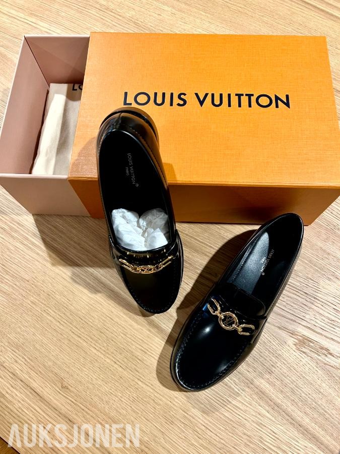 TOLLAUKSJON: Louis Vuitton "Chess Flat Loafer" damesko