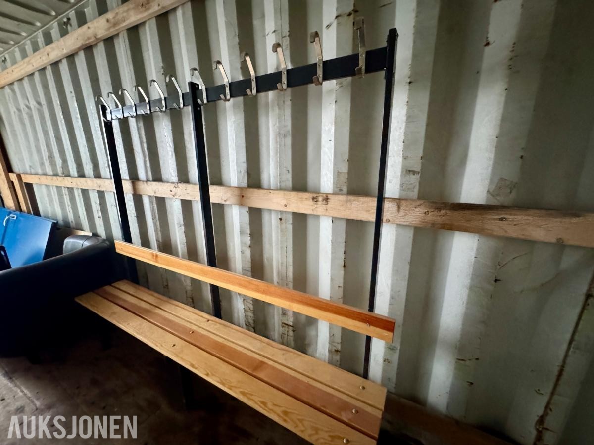 Garderobebenk med knaggrekke