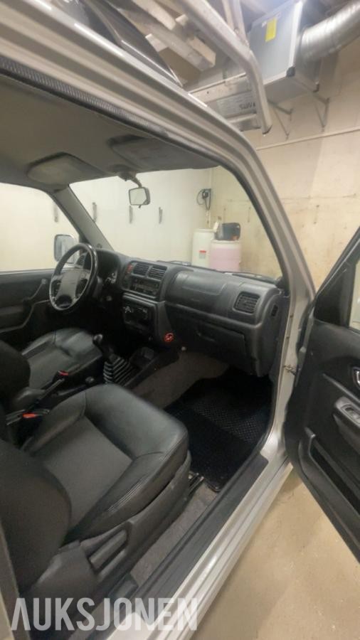 2004 Suzuki Jimny 1.3 82hk 4X4 Reparasjonsobjekt Takstativ