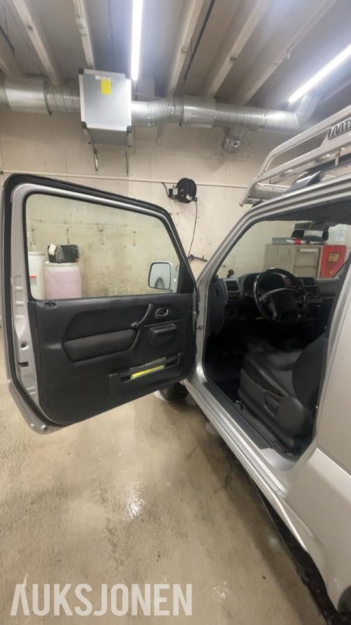 2004 Suzuki Jimny 1.3 82hk 4X4 Reparasjonsobjekt Takstativ