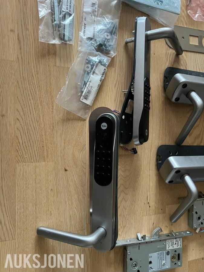 2 stk Yale Doorman V2 elektroniske dørlåser