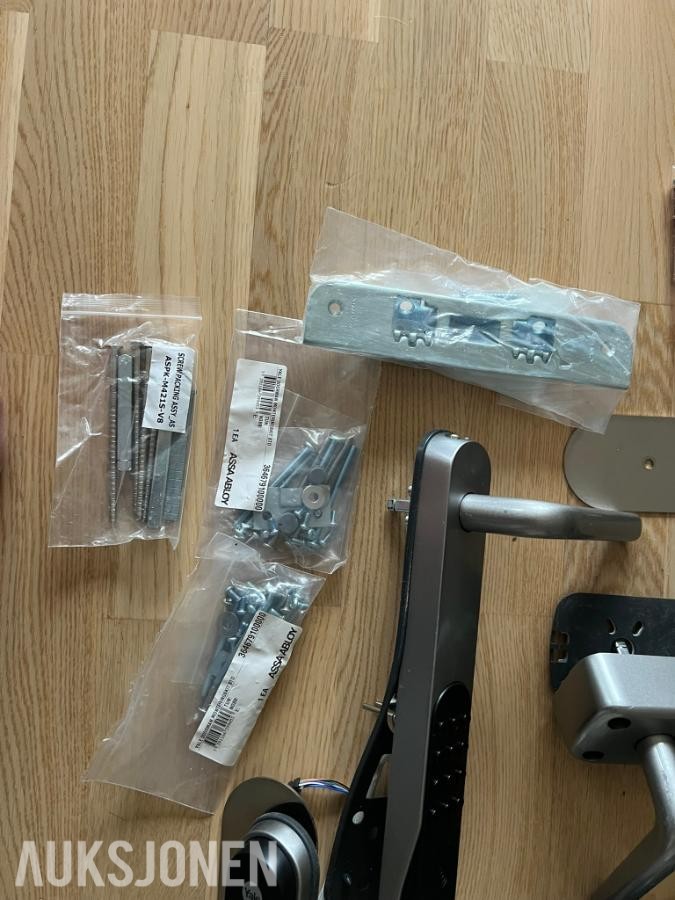 2 stk Yale Doorman V2 elektroniske dørlåser