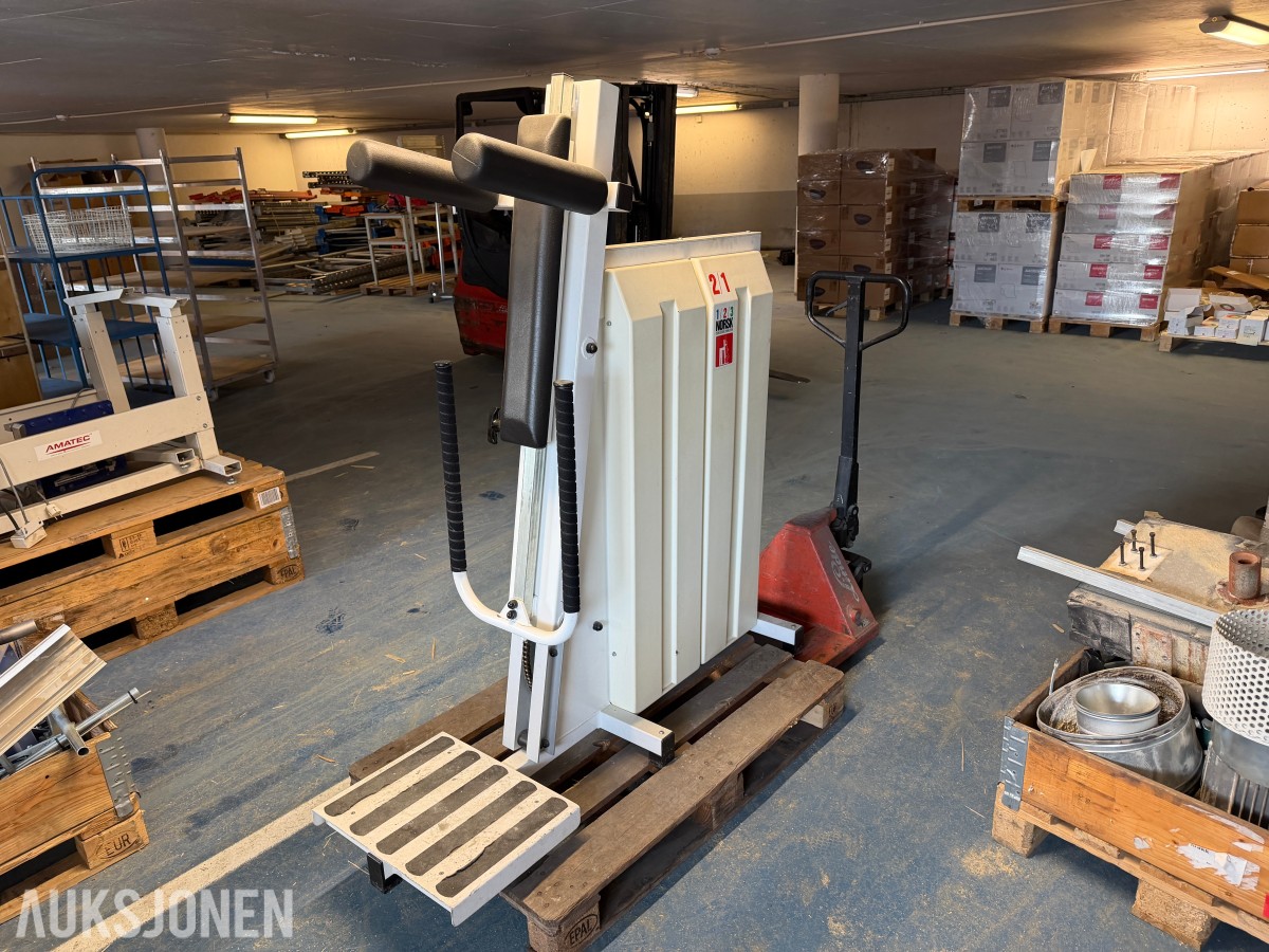 TECNOGYM KNEBØY APARAT