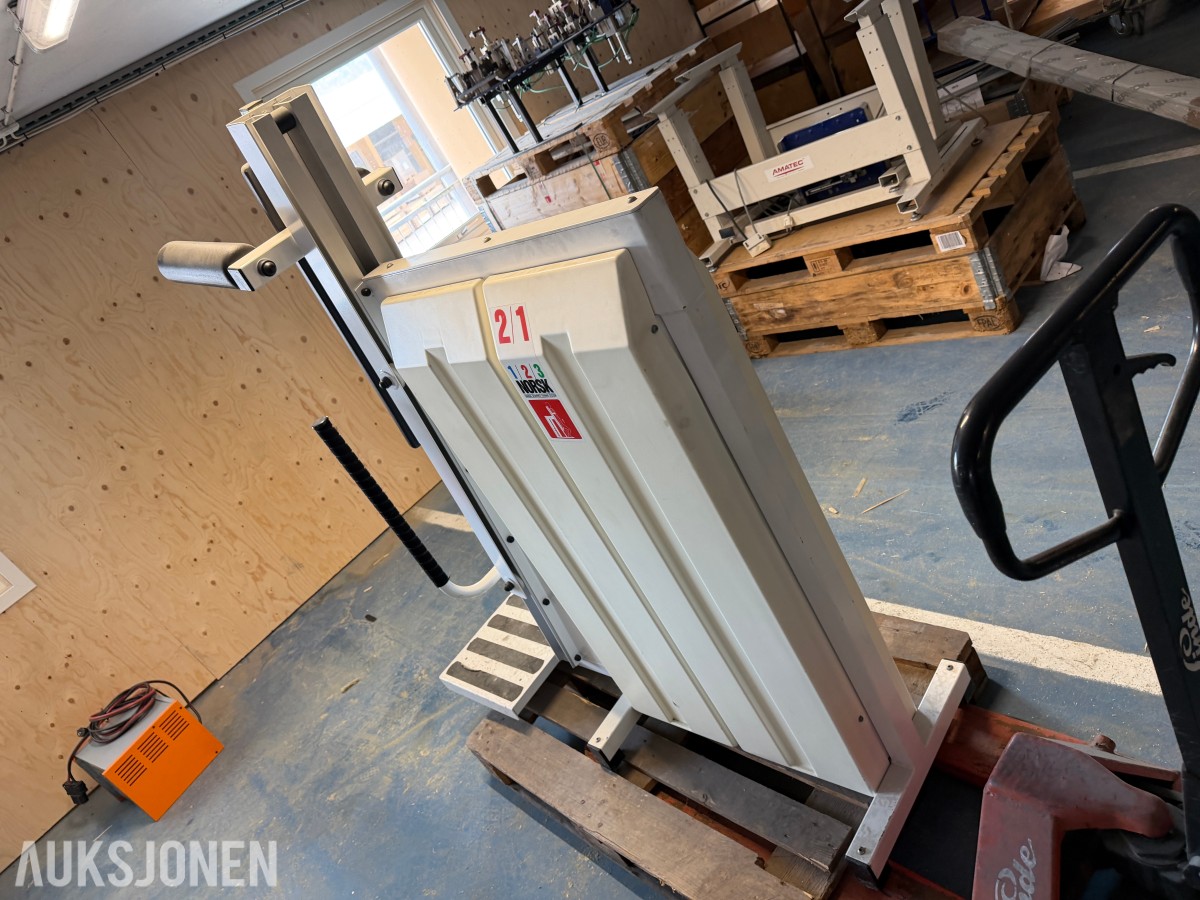 TECNOGYM KNEBØY APARAT