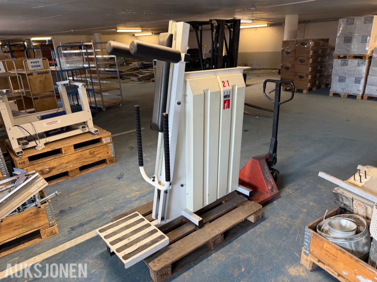TECNOGYM KNEBØY APARAT